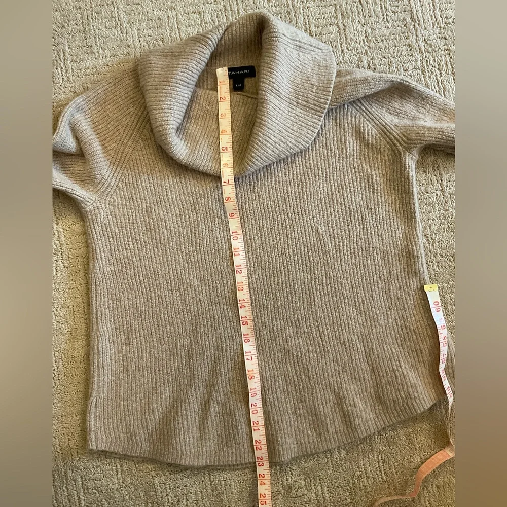 ✨ 🍂 Tahari Beige Women’s Turtleneck Sweater Merino Wool Cotton Blend Sz L - Picture 7 of 9
